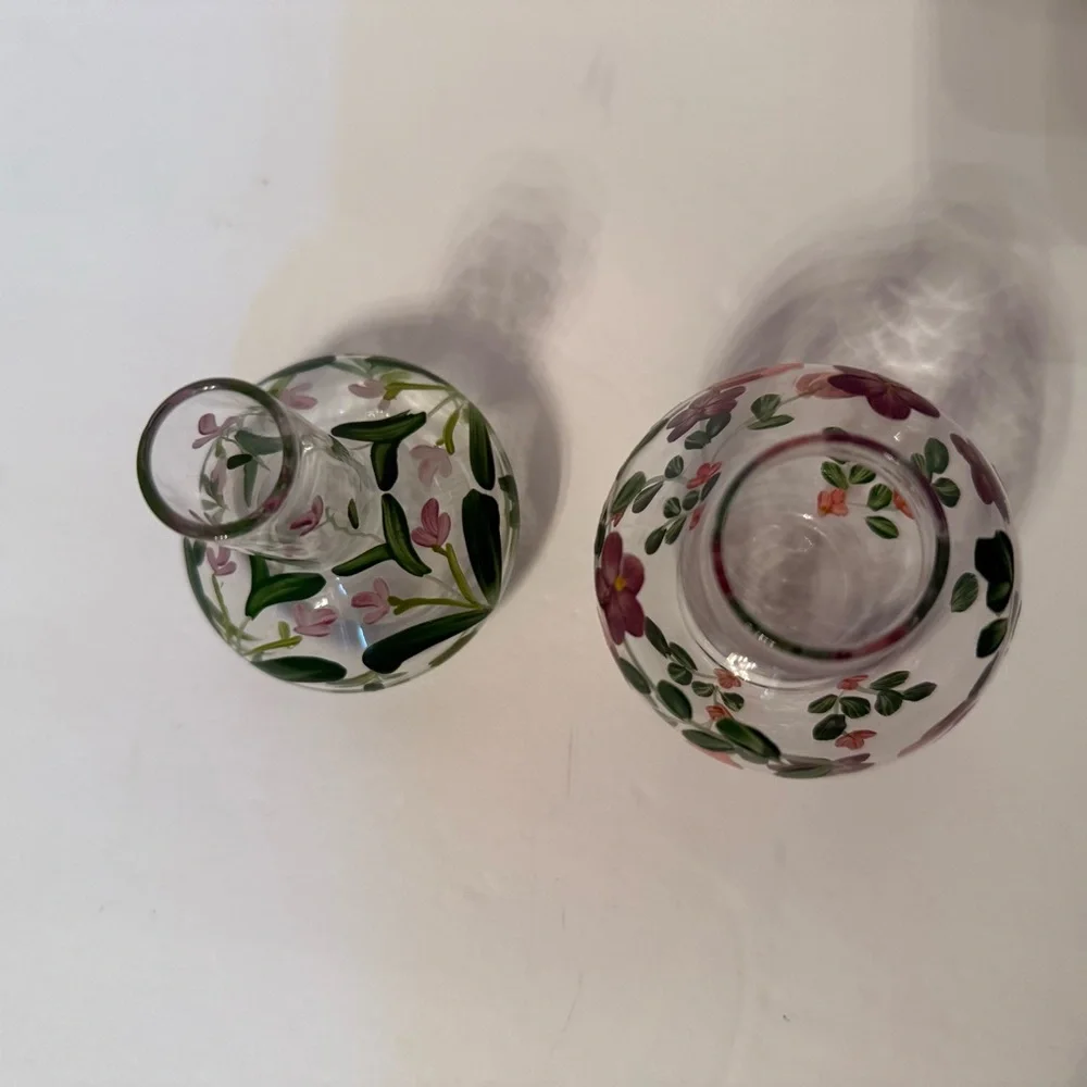 VINTAGE BUD VASES PAIR SMALL CLEAR GLASS HAND PAINTED FLOWERS PINK PURPLE GREEN - Picture 4 of 7